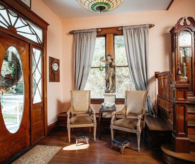 مبيت وإفطار Nine Columns