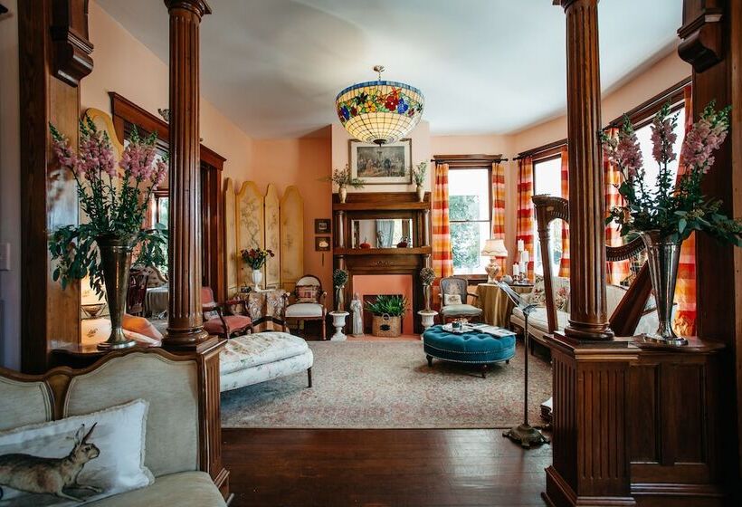 مبيت وإفطار Nine Columns