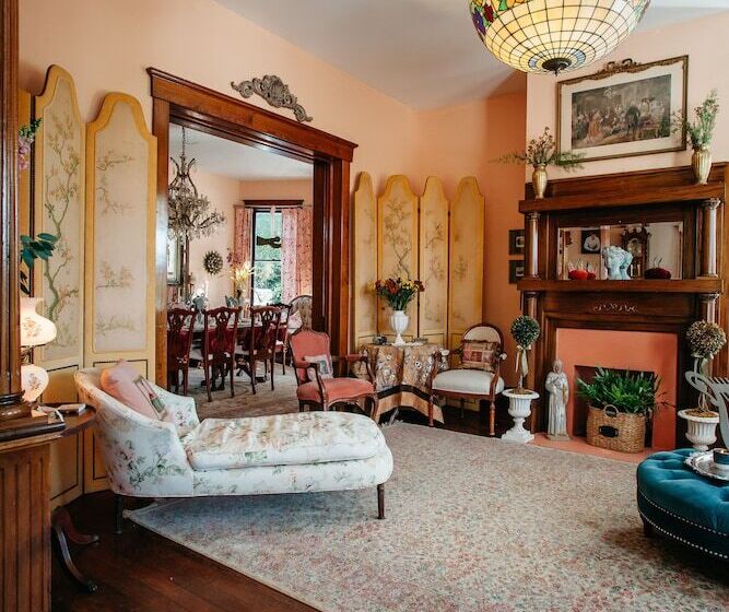 مبيت وإفطار Nine Columns