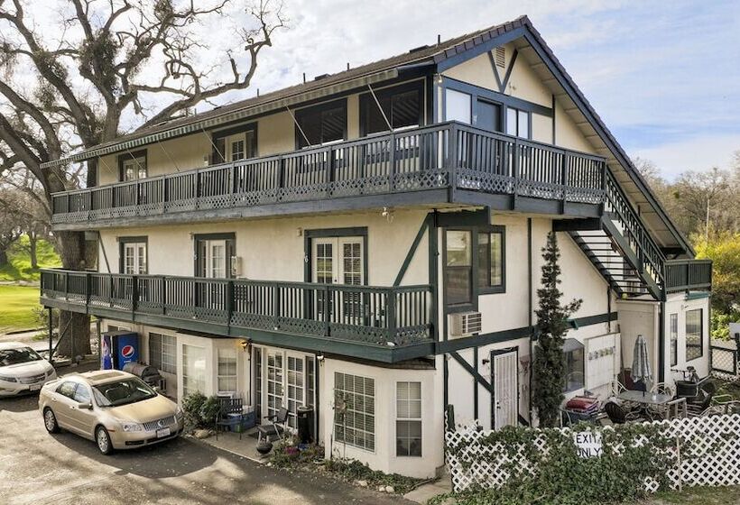 민박 The 10th Green Inn