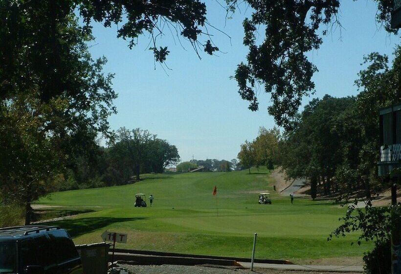 ベッドアンドブレックファースト The 10th Green Inn