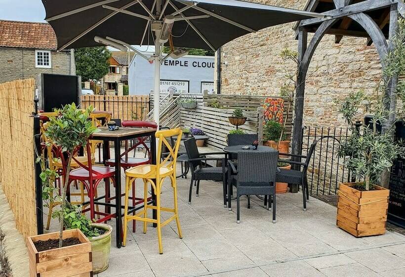 مبيت وإفطار The Temple Inn