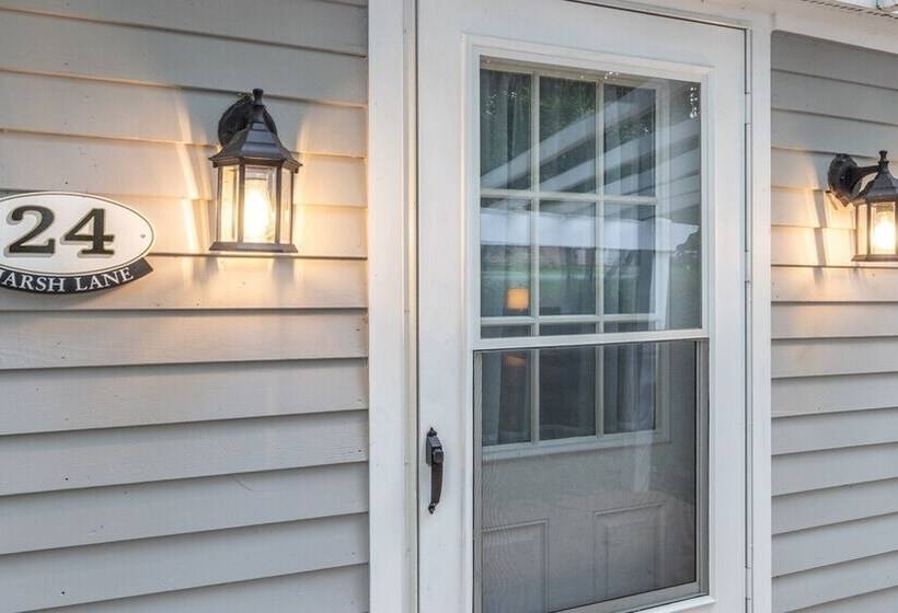 Cozy Colchester Cabin Near Lake By Redawning