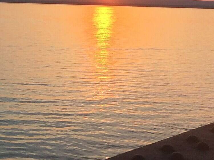 Cozy Colchester Cabin Near Lake By Redawning