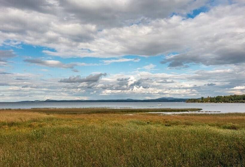 Cozy Colchester Cabin Near Lake By Redawning