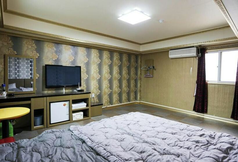 Donghae Daemyung Motel
