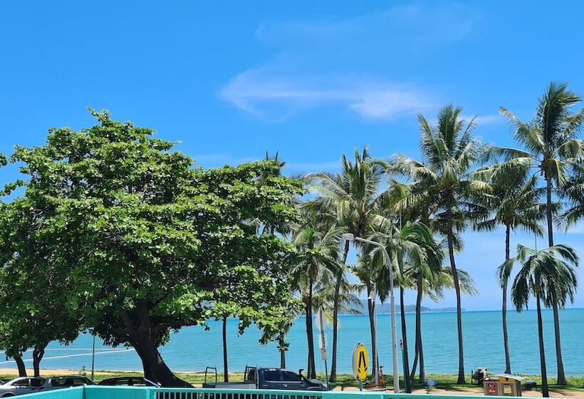 Emthree Seaside Apartments