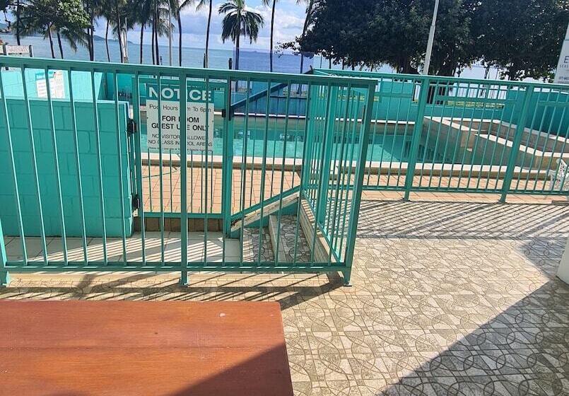 Emthree Seaside Apartments