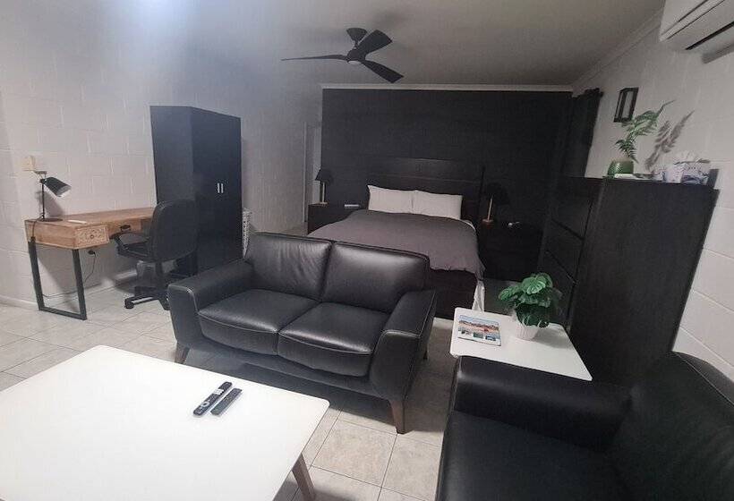 Emthree Seaside Apartments