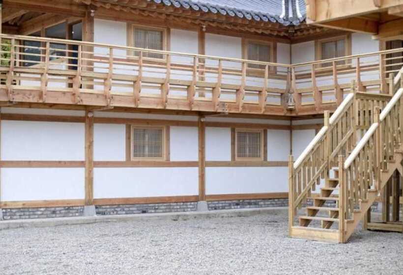 Gyeongju Gampo Byeolbit Hanok Pension