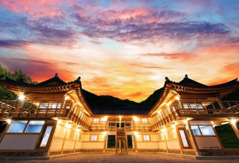 Gyeongju Gampo Byeolbit Hanok Pension
