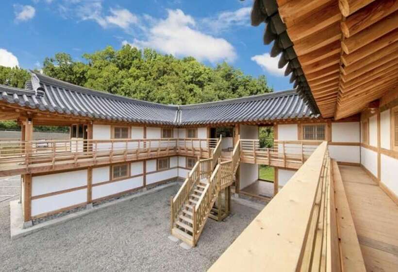 Gyeongju Gampo Byeolbit Hanok Pension