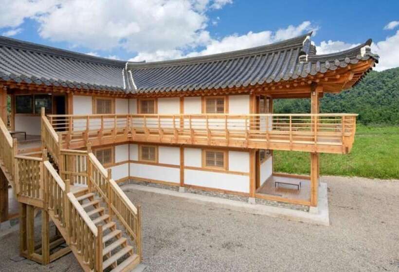 Gyeongju Gampo Byeolbit Hanok Pension