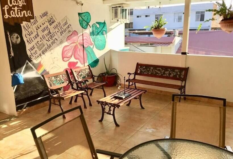 Hostal Casa Latina