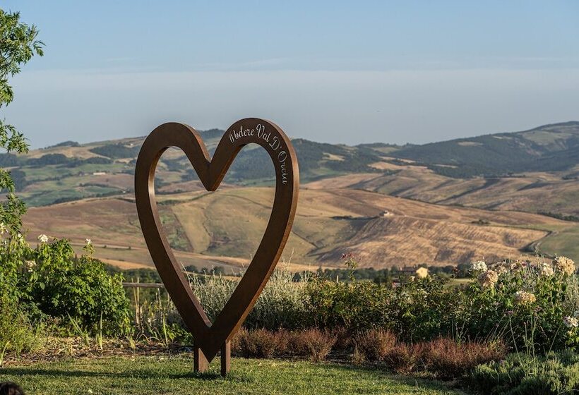 פונדק Podere Val D Orcia   Tuscany Equestrian