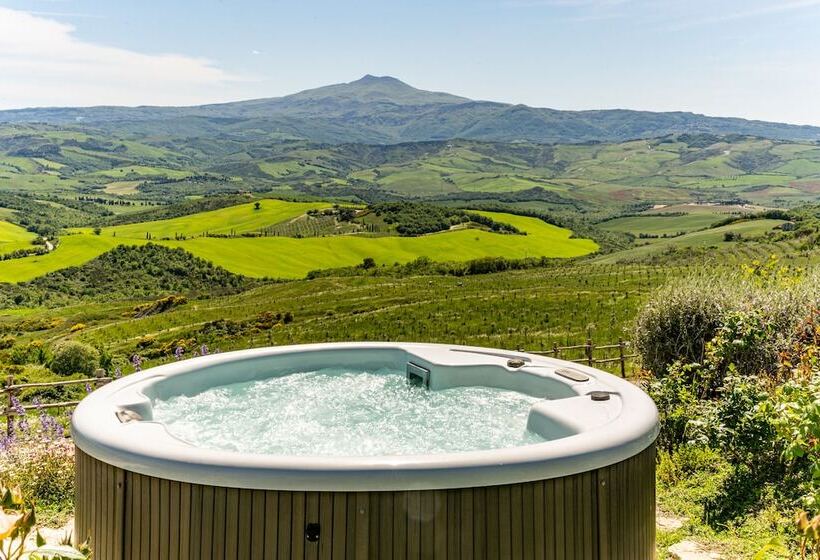 פונדק Podere Val D Orcia   Tuscany Equestrian