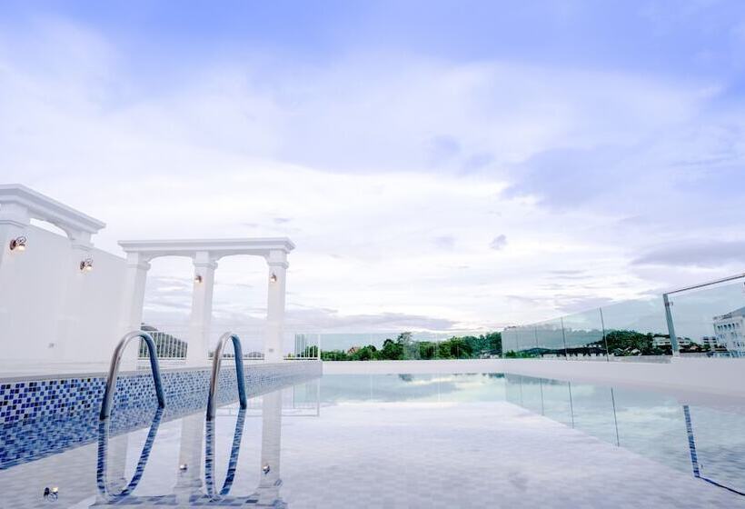 Отель B2 Phuket Premier