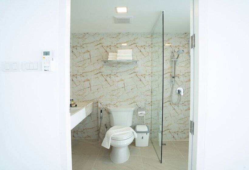 Отель B2 Phuket Premier