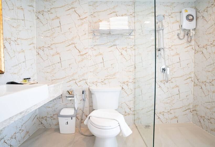 Отель B2 Phuket Premier