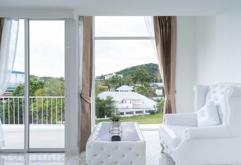 Отель B2 Phuket Premier