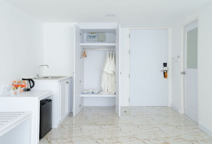 Отель B2 Phuket Premier