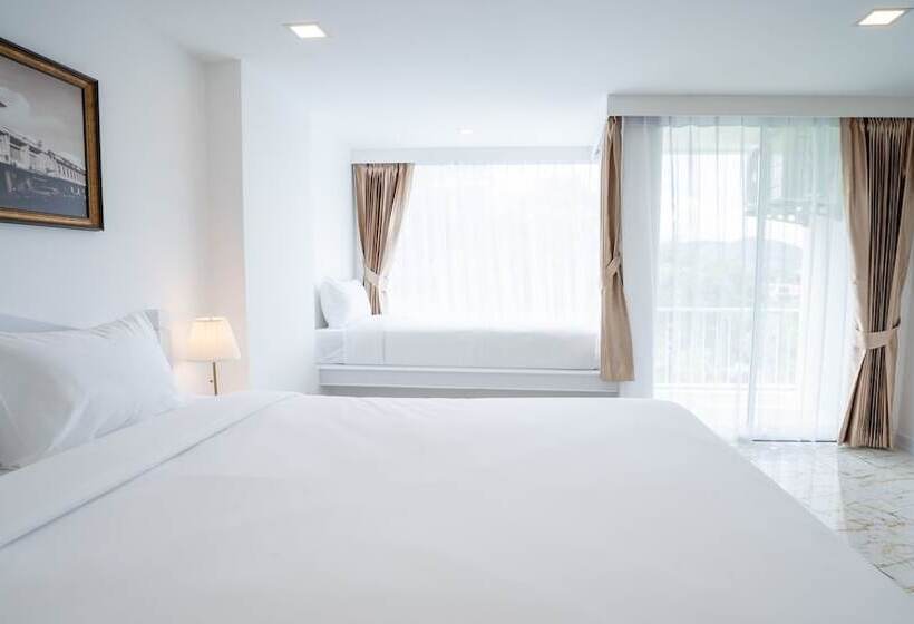 Отель B2 Phuket Premier