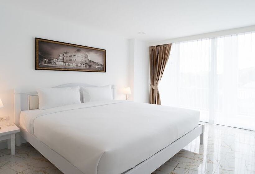 Отель B2 Phuket Premier