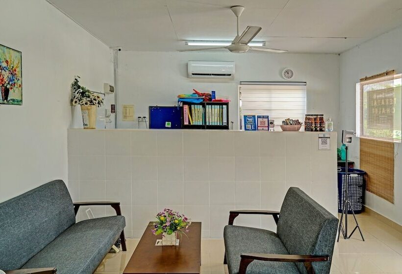 ホテル Capital O 90423 Teratai Chalet