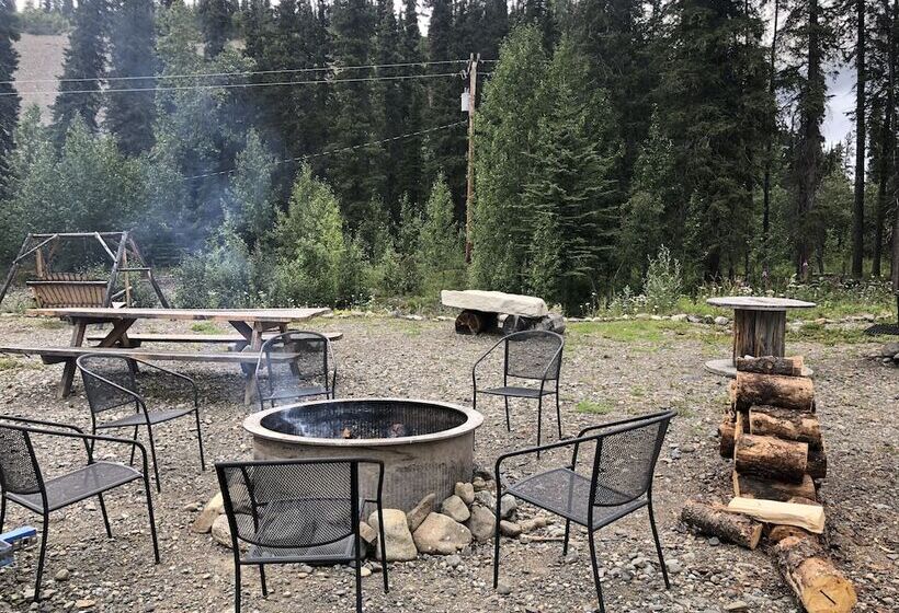 فندق Carlo Creek Cabins