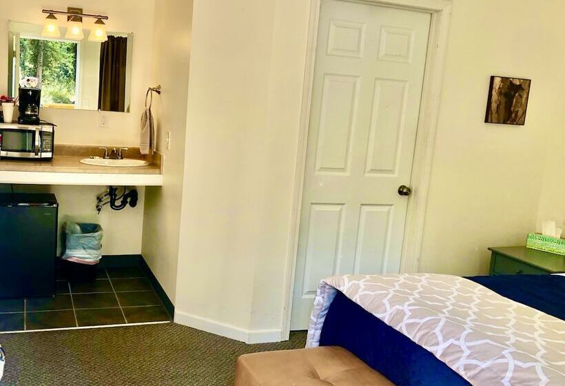 فندق Carlo Creek Cabins