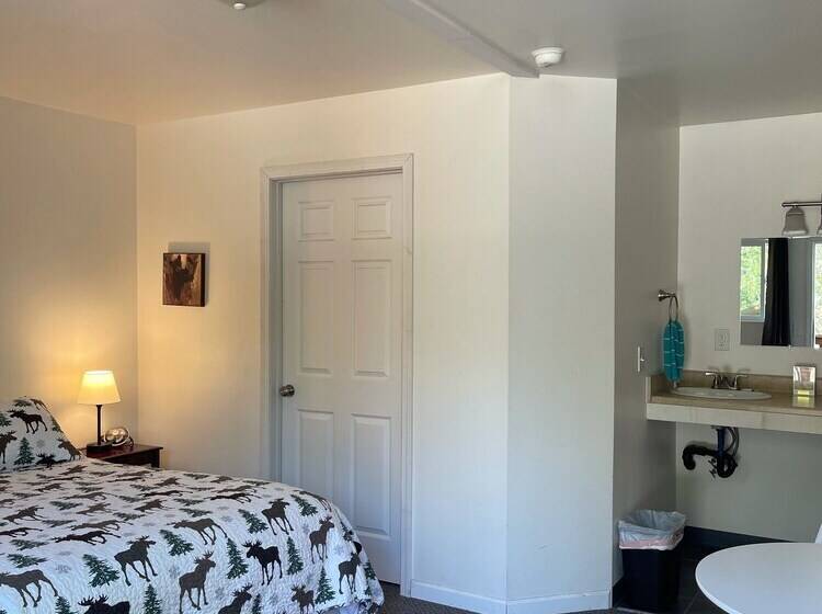 فندق Carlo Creek Cabins