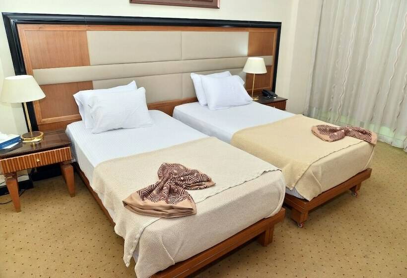 هتل Chain Luxe Paradise