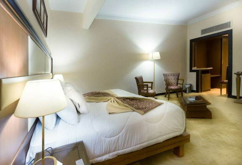 هتل Chain Luxe Paradise