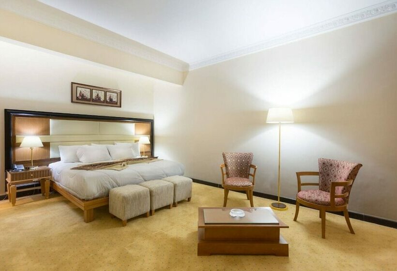 هتل Chain Luxe Paradise