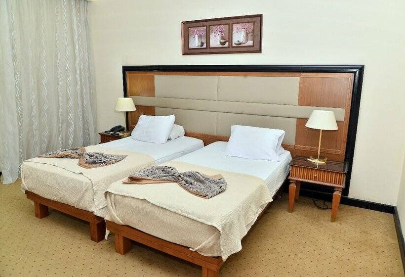 هتل Chain Luxe Paradise