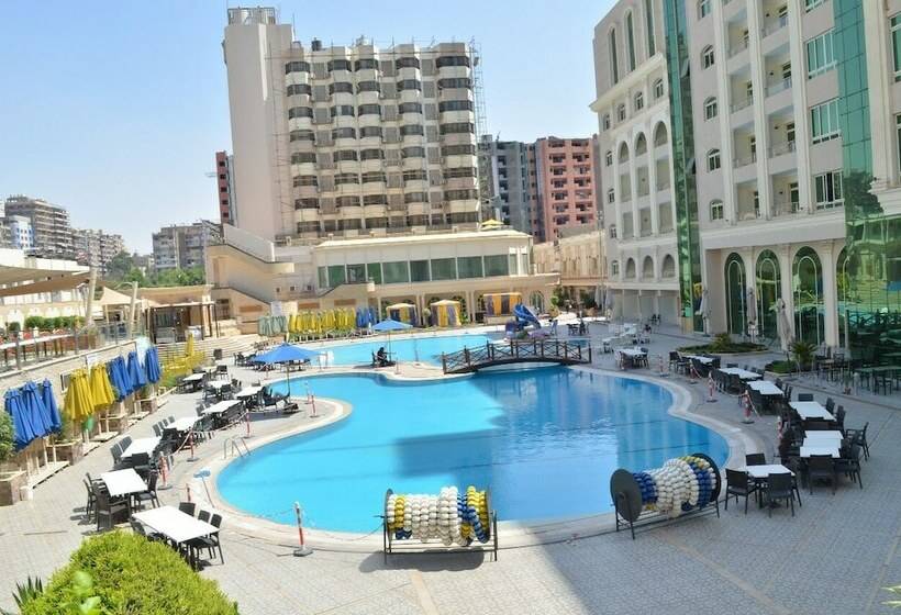 هتل Chain Luxe Paradise