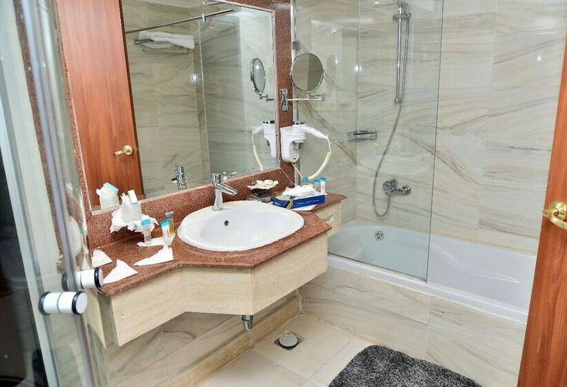 هتل Chain Luxe Paradise