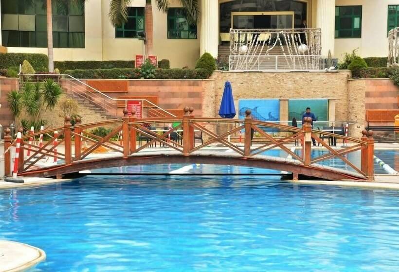 هتل Chain Luxe Paradise