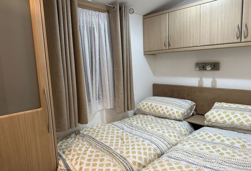 ホテル Charming 5 Beds Caravan In Beautiful Seton Sands