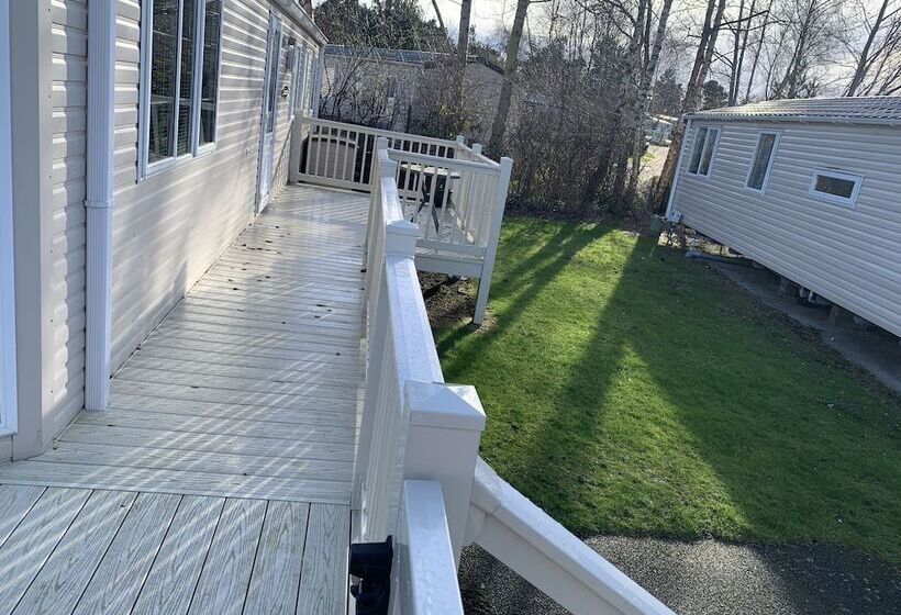 ホテル Charming 5 Beds Caravan In Beautiful Seton Sands