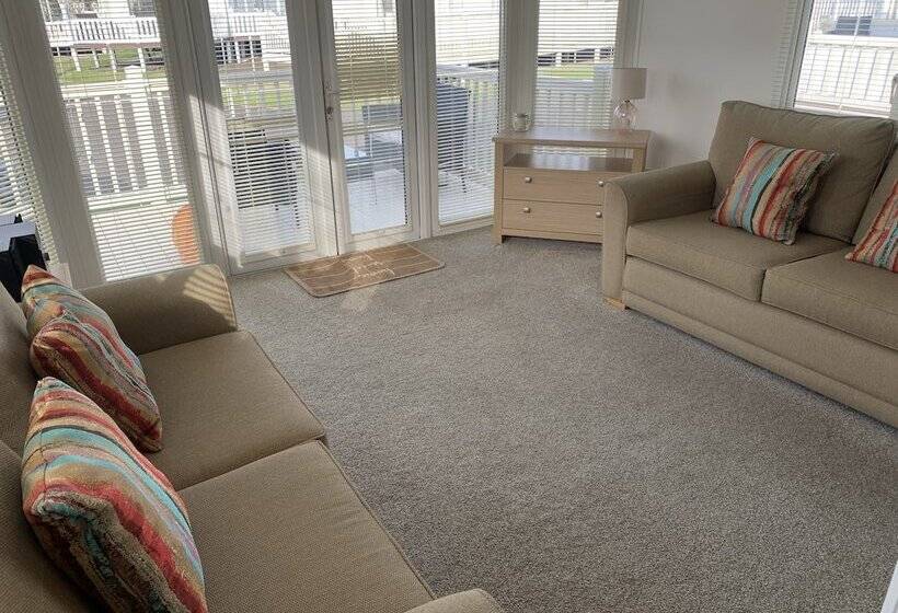 ホテル Charming 5 Beds Caravan In Beautiful Seton Sands