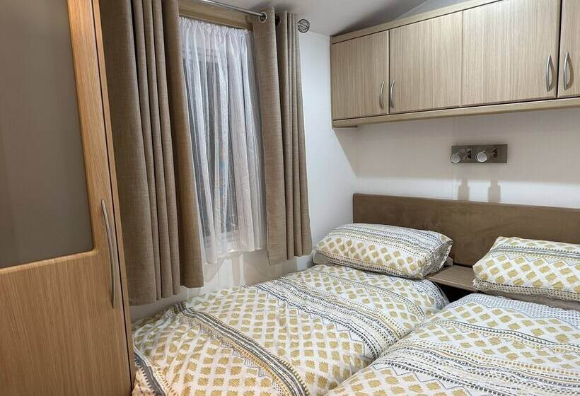 ホテル Charming 5 Beds Caravan In Beautiful Seton Sands