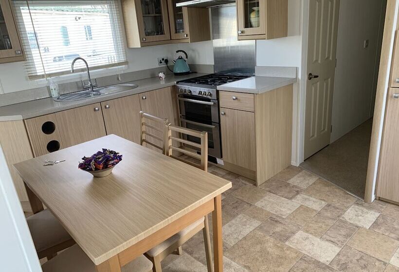 ホテル Charming 5 Beds Caravan In Beautiful Seton Sands