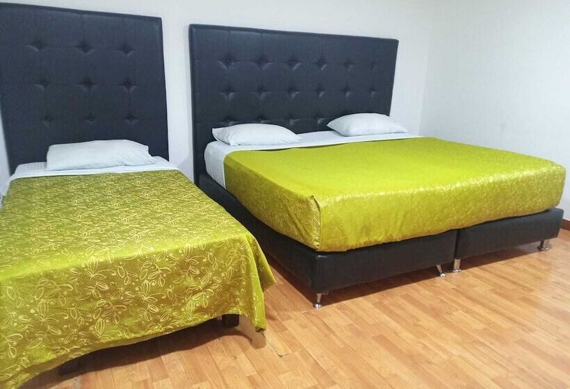 호텔 Embassy On Holidays