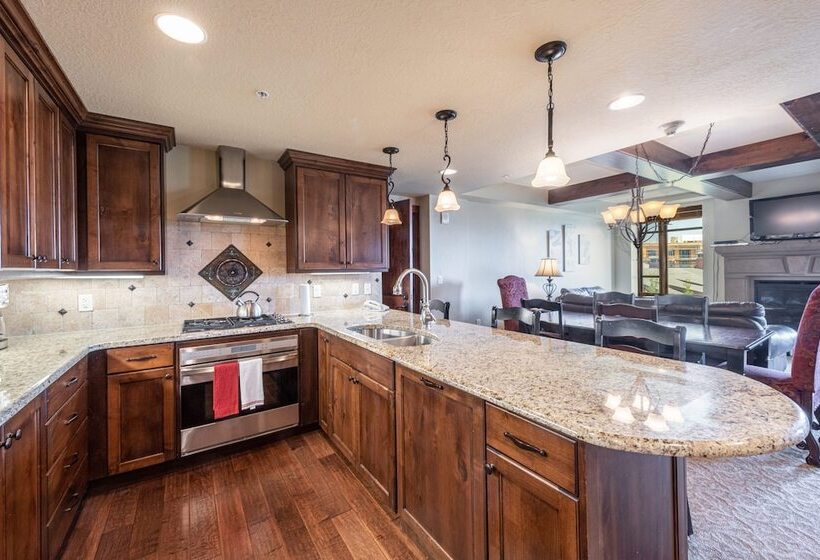 Отель Escala Lodges By Luxury Mountain Destina