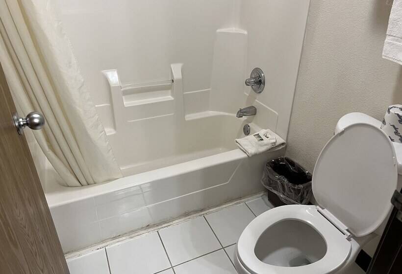 فندق Express Inn & Suites