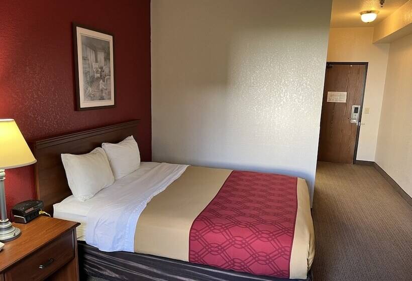 فندق Express Inn & Suites