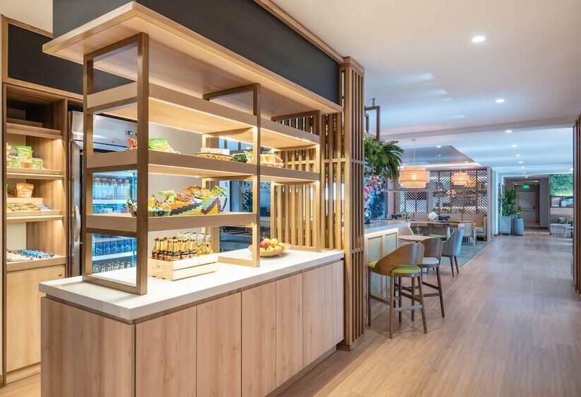 Отель Fairfield By Marriott Medellin Sabaneta