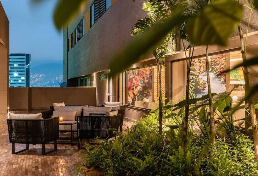 Отель Fairfield By Marriott Medellin Sabaneta