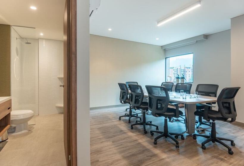 Отель Fairfield By Marriott Medellin Sabaneta